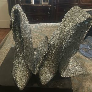 Gently used woman knee high boots